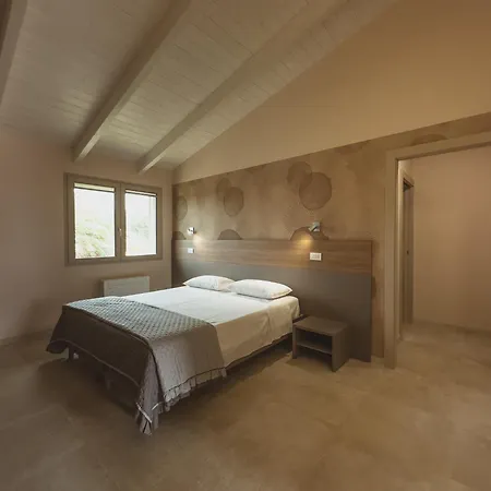 Lodge Aris