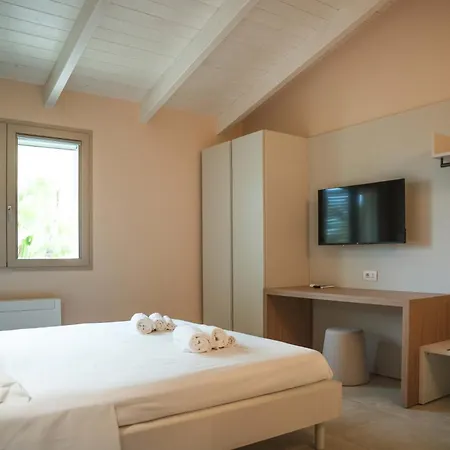 Lodge Aris