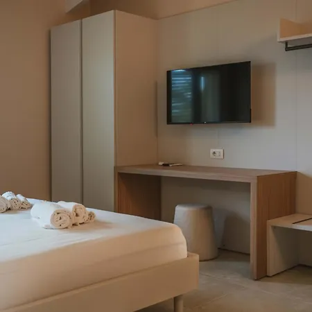 Aris Lodge *
