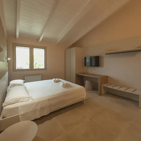 Aris Lodge *
