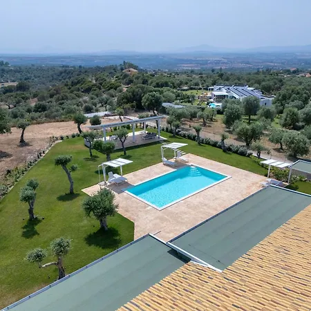 Aris Lodge *