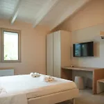 Lodge Aris
