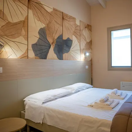 Aris بيت خشبي