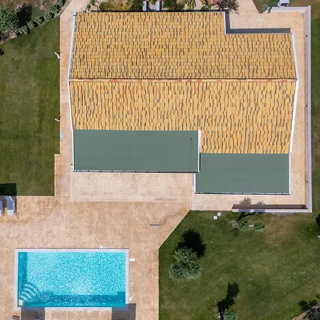 Aris بيت خشبي